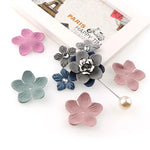 Détail des pétales en cuir de fleurs artificielles