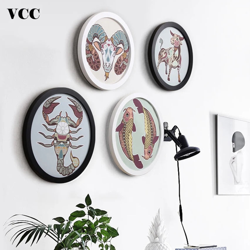 Cadre photo rond blanc sur mur moderne