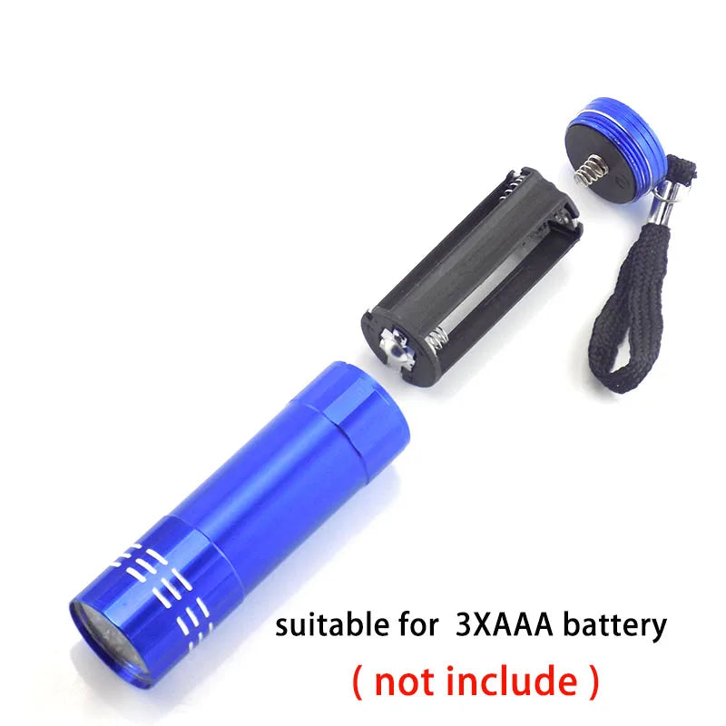 lampe torche argent rouge bleu noire lisse moderne compact cordelette porte clés rechargeable led