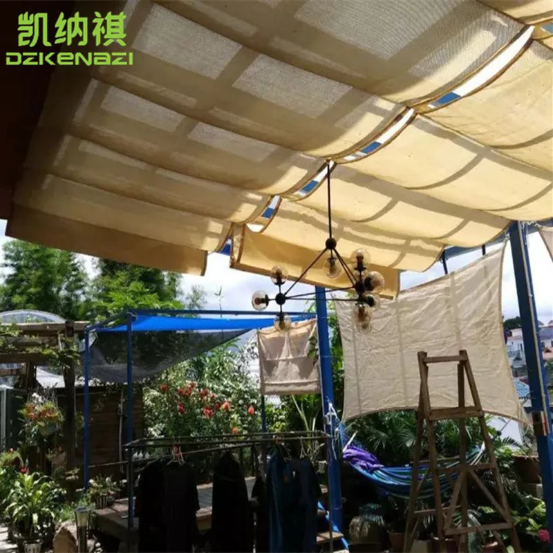 Voile d'ombrage rétractable installée sur une pergola