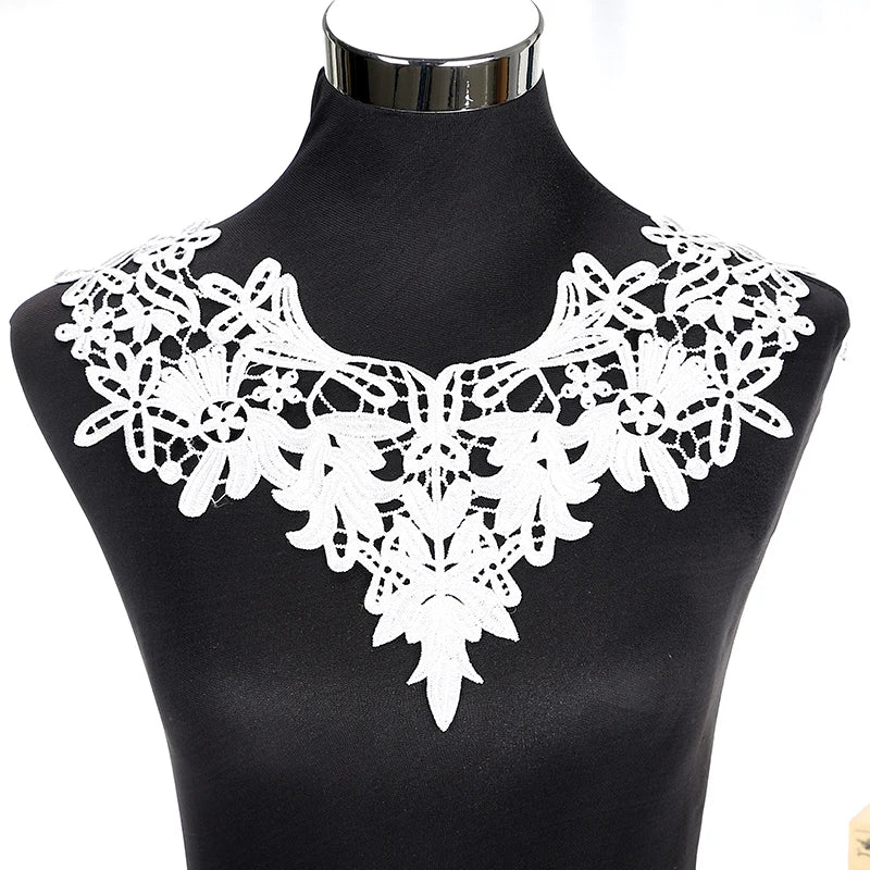 dentelle fine blanche fleurs motifs géométriques broderie opacité tissu polyester couture robe chemisier decoration