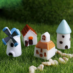 miniatures maison toits tuiles détails architecturaux vent mill tours blanches bleues