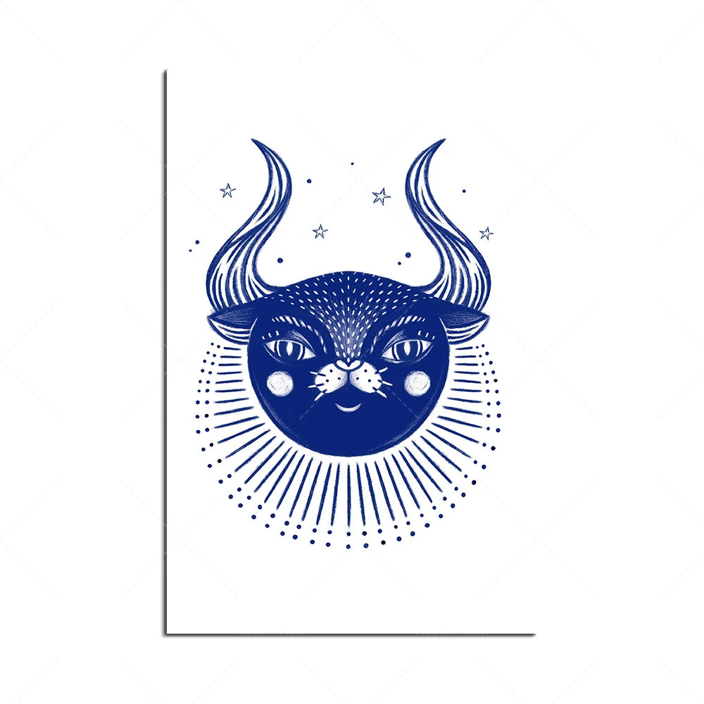 Une illustration stylisée d'un visage de chat fantastique aux grands yeux et cornes sur un fond blanc, entouré d'étoiles.