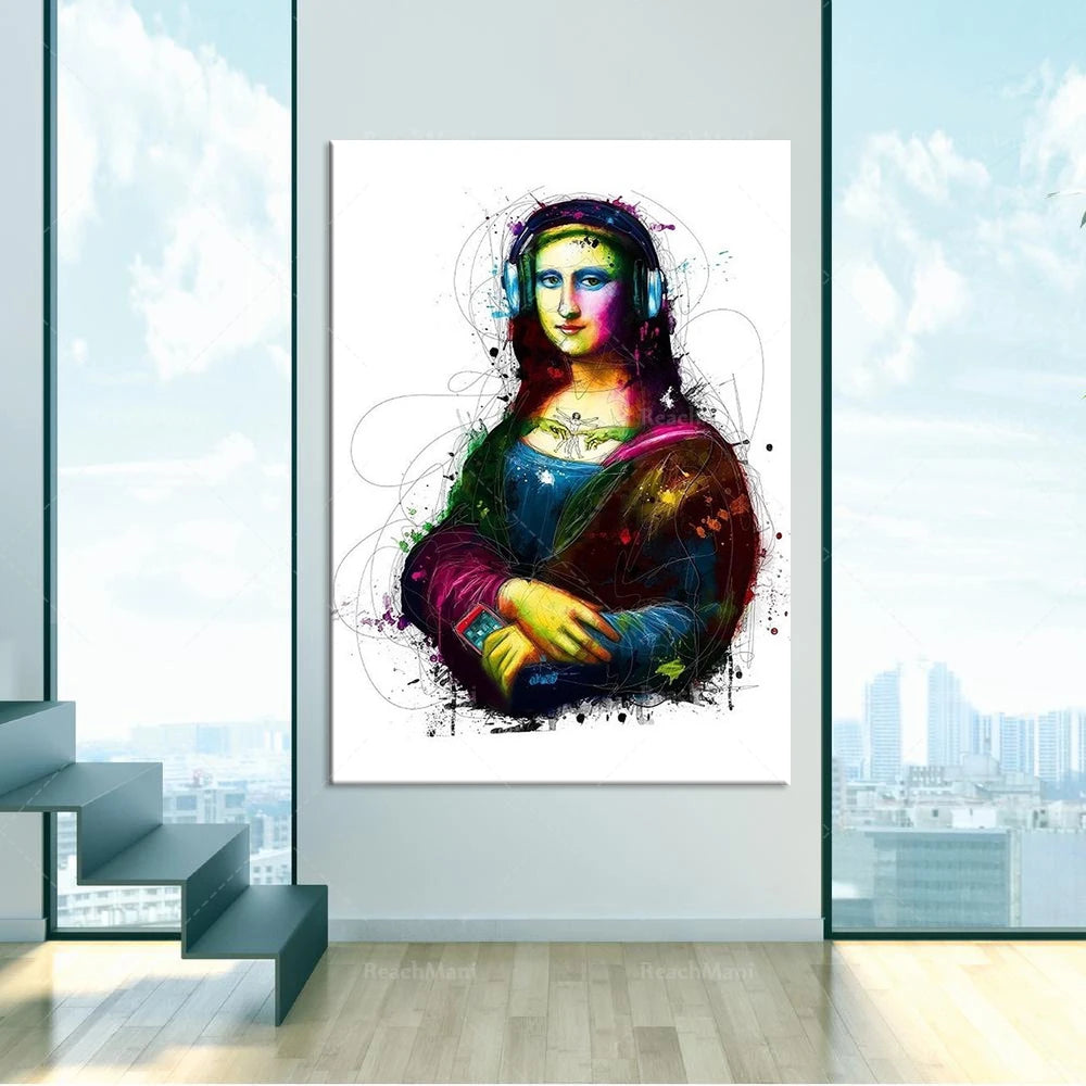 Mona Lisa, la célèbre œuvre de Léonard de Vinci, est représentée dans un style artistique coloré et moderne, portant des écouteurs et affichant une expression faciale unique.