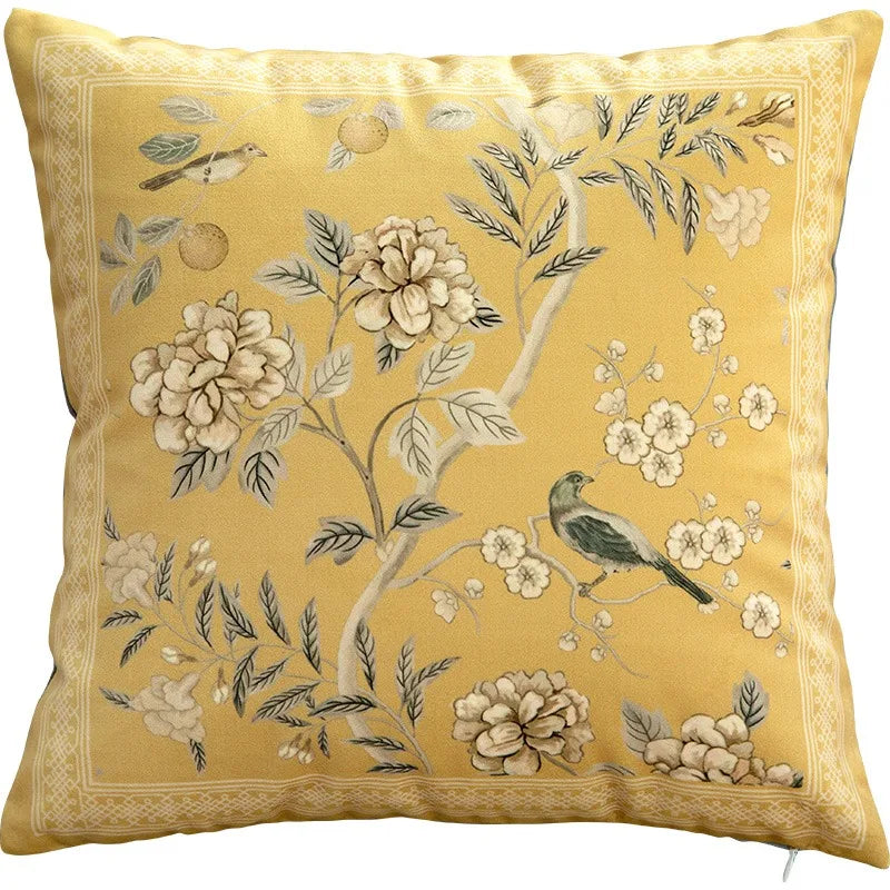 coussin décoratif motif oiseaux fleurs traditionnel tissu velours couleur beige opacité 45x45cm usage lit