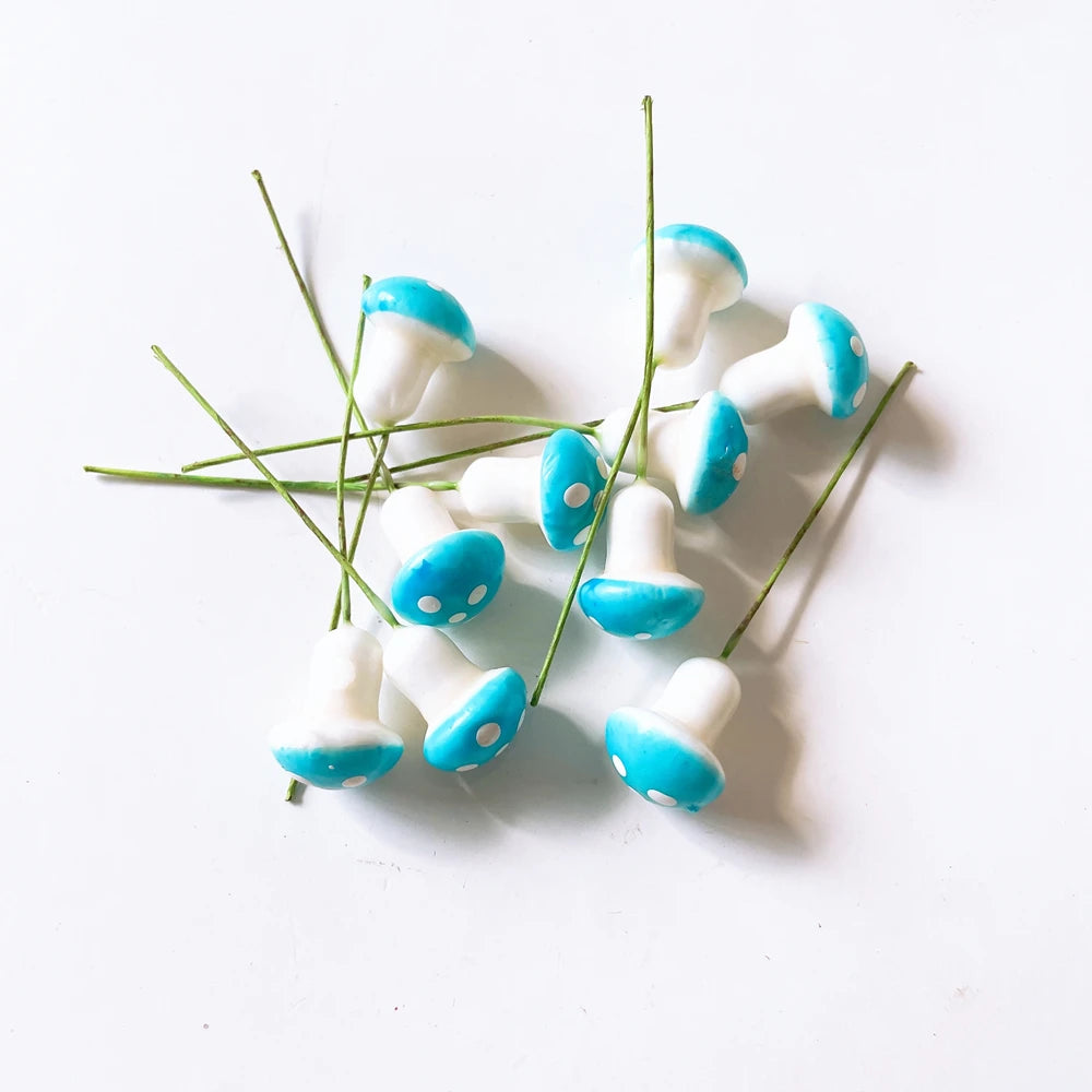 champignons artificiels blancs rouges roses bleus verts taches blanches décoration noël scrapbooking