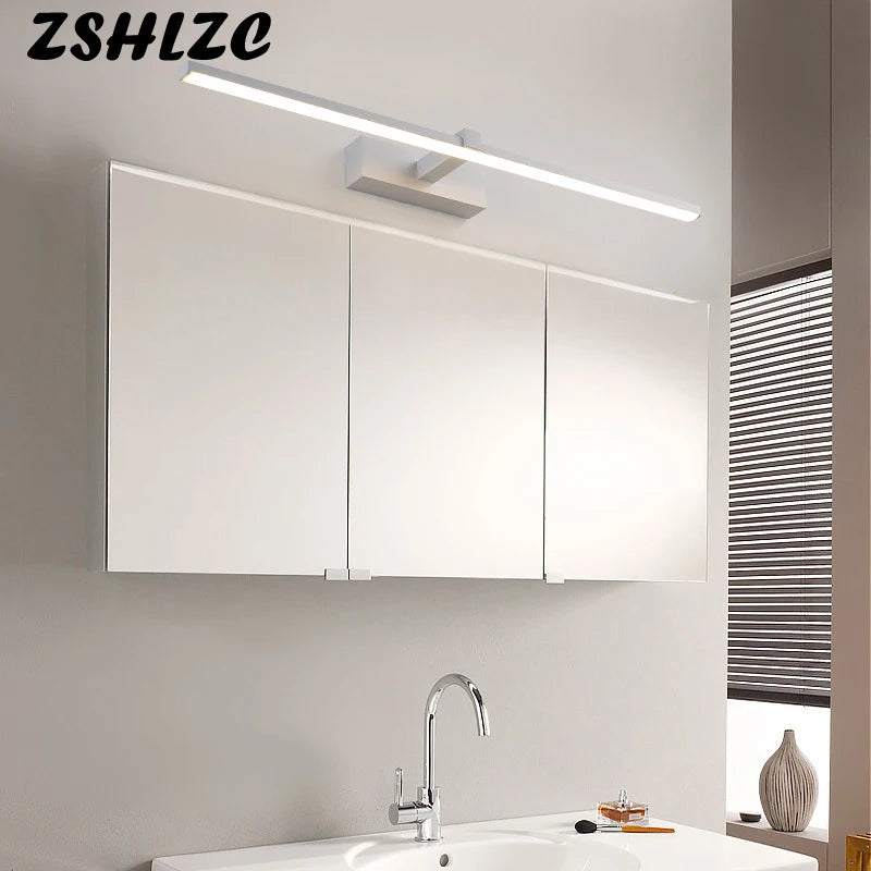 Applique murale LED blanche éclairant une salle de bain contemporaine