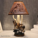 Lampe de chevet loup en résine grise vue de face