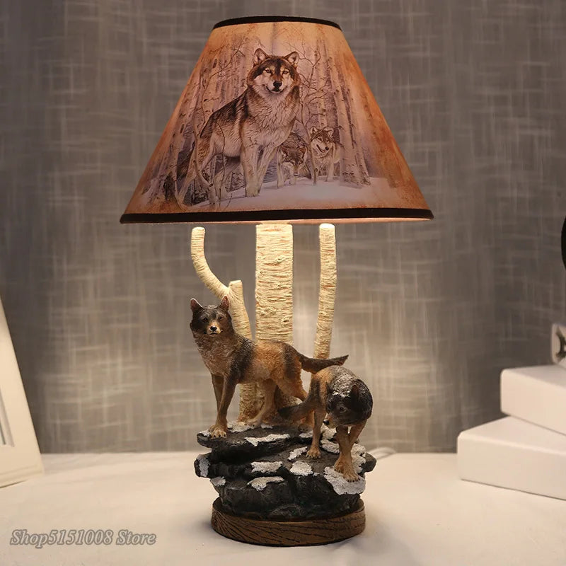Lampe de chevet loup en résine grise vue de face