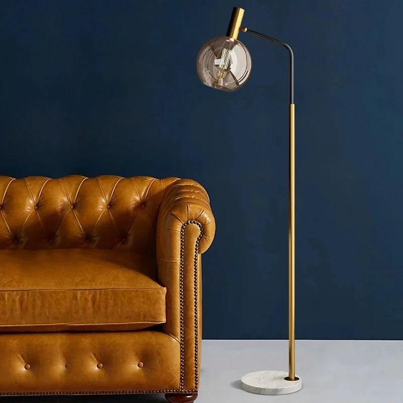 Lampe de chevet nordique multicolore dans un salon