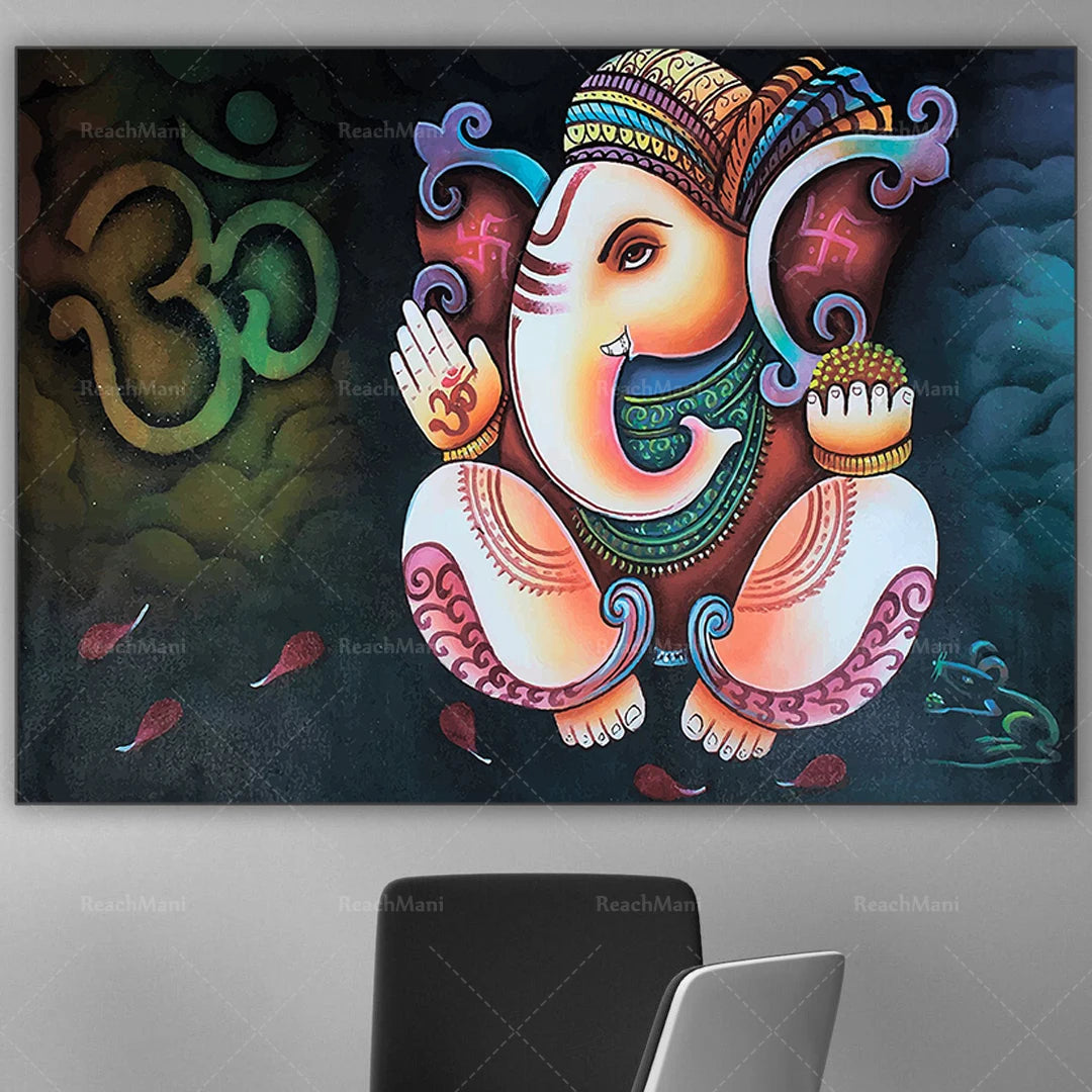Cette image colorée et vibrante représente le dieu hindou Ganesh, reconnaissable à son visage d'éléphant et à ses décorations élaborées. Le dieu est assis dans une posture méditative, entouré de symboles et d'ornements traditionnels. Cette image célèbre la culture et la spiritualité hindoues de manière vivante et artistique.