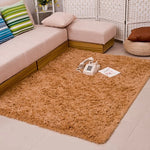 tapis moderne doux uni beige clair rose pâle bleu clair bordure fleurs noires 160cm