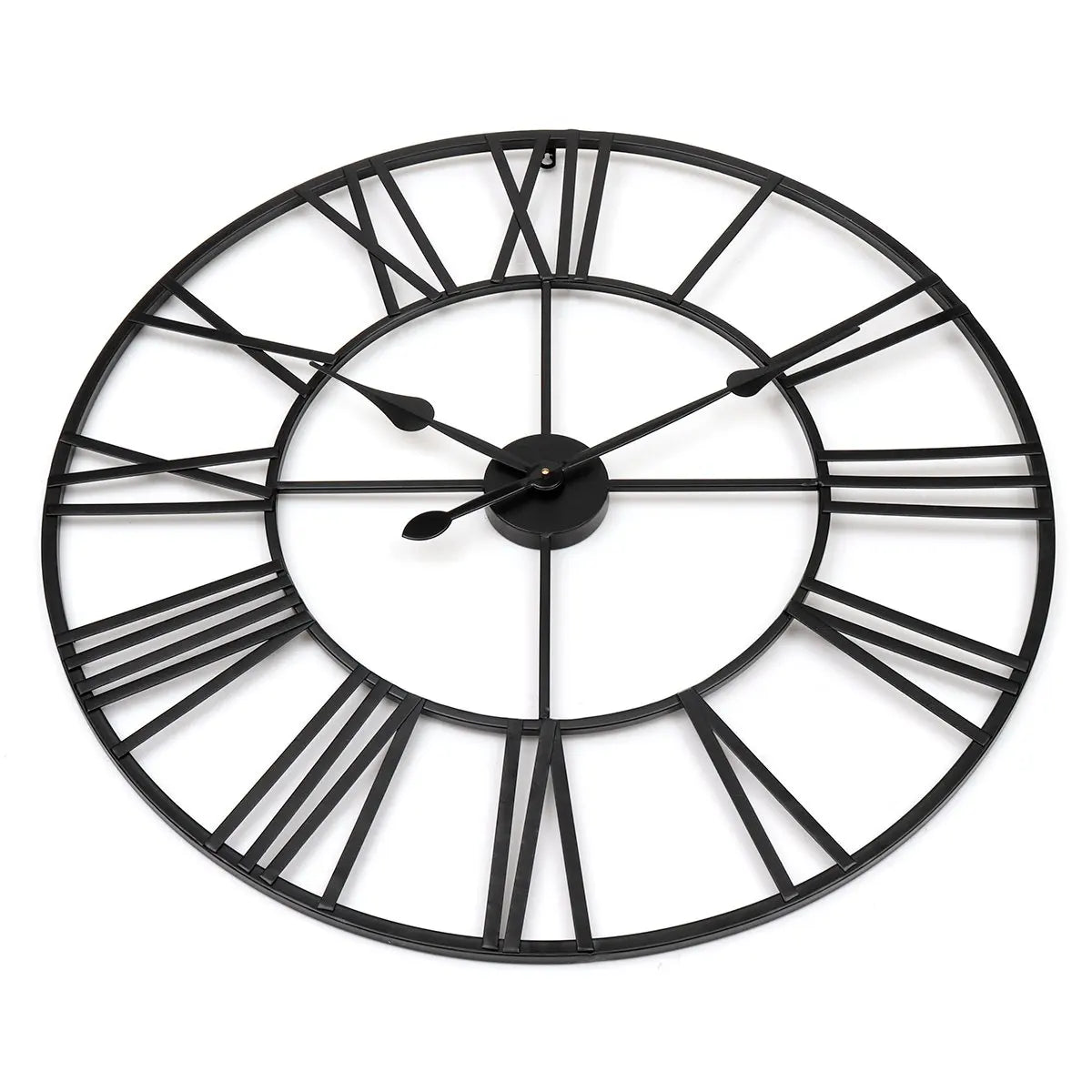 Horloge murale grand format fer noir détail chiffres romains