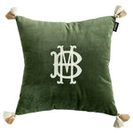 coussin carré vert foncé monogramme blanc velours tassel beige moderne brodé environnemental taie d'oreiller