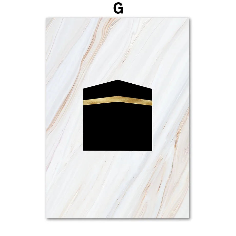 L'image montre un symbole graphique simple, composé d'une forme carrée noire surmontée d'une bande dorée, sur un fond de marbre blanc et beige.