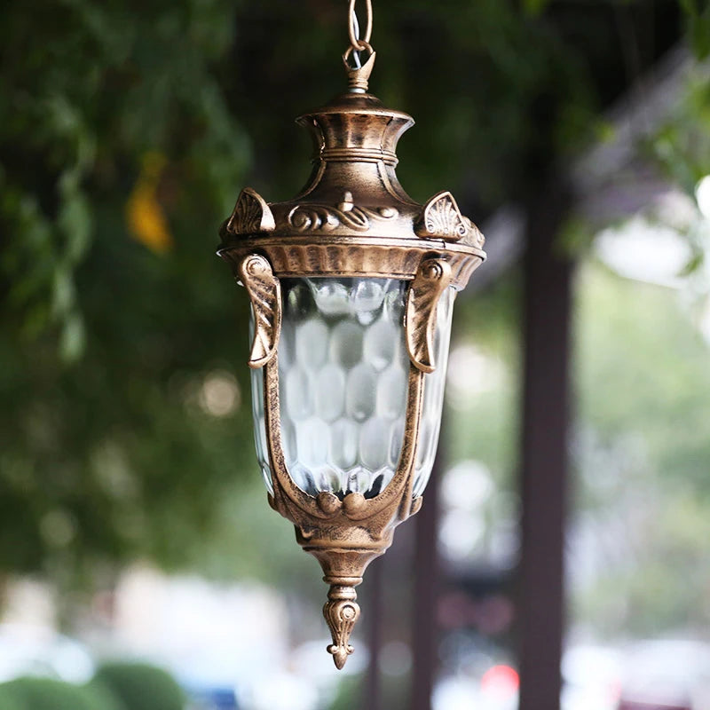 lampe suspendue classique noir doré texture métallique motif sculpté chambre salon étage hall