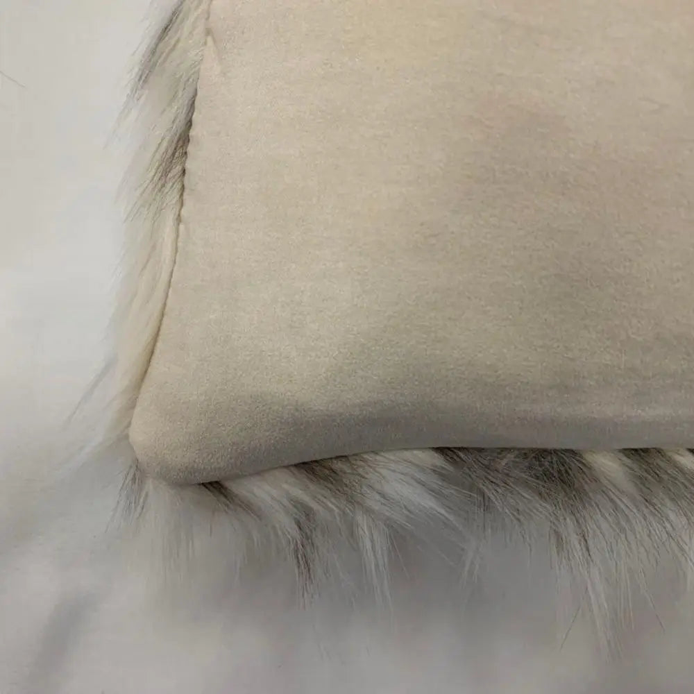 coussin moderne fausse fourrure beige motif taches noires lit salon amovible lavable