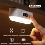 Lampe LED tactile étoile avec détecteur de mouvement sur table de chevet