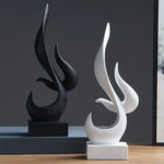 Sculpture abstraite flamme blanche sur étagère