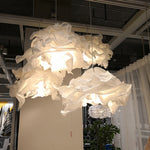 lampe suspendue moderne blanc papier froissé opacité chaîne contemporaine artisanale chambre salon decoration