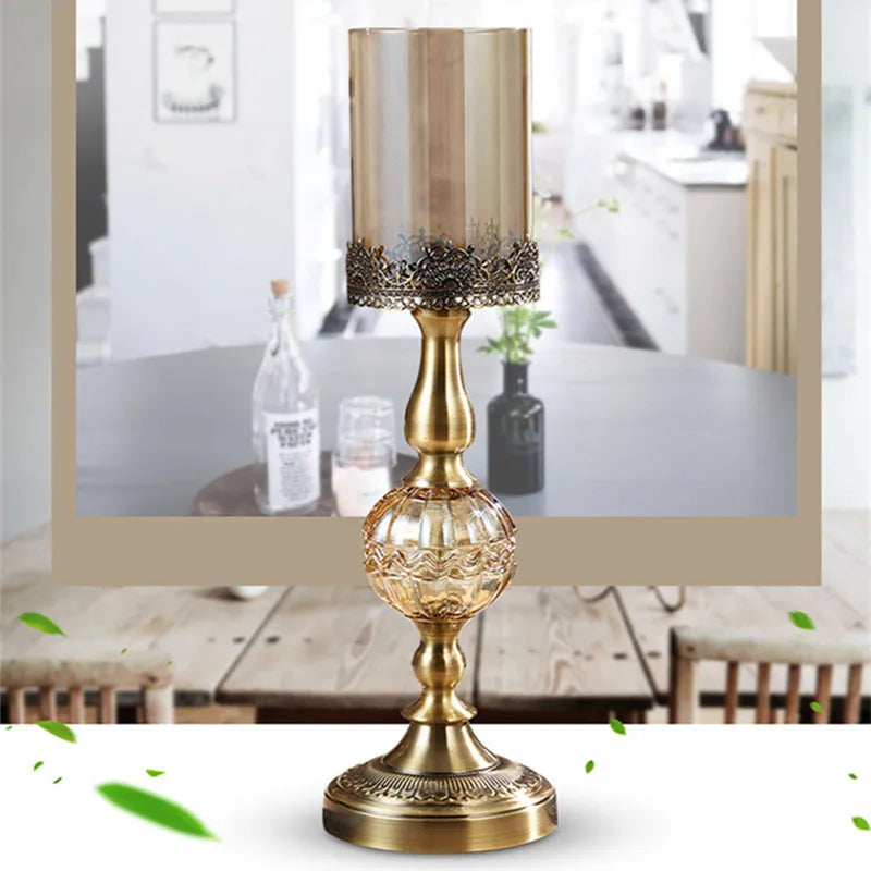 bougeoirs dorés transparents supports bougie colonne texture ornée vintage décoration maison chandelles floraux