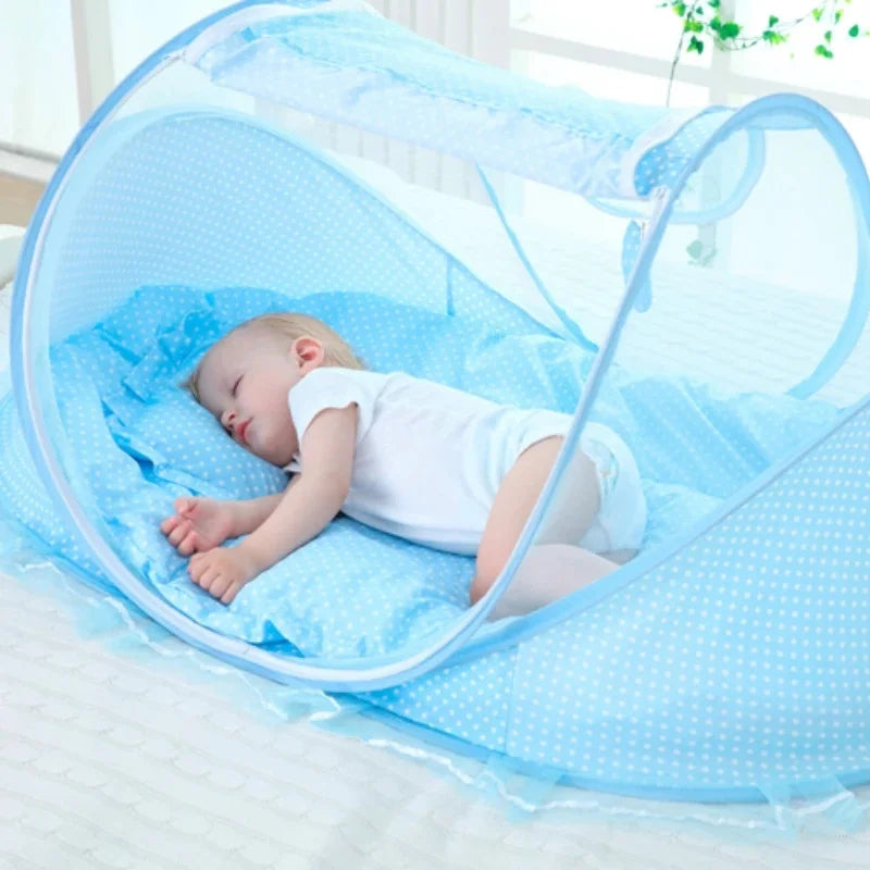 lit parapluie bébé ballons motifs franges transparent filet bleu rose matelas oreiller