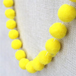 collier créatif coloré boules feutre rouge blanc gris beige jaune anniversaire noël mariage
