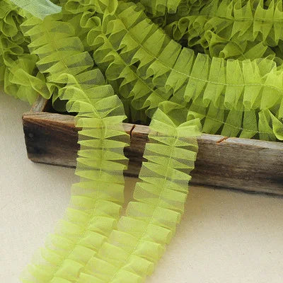 ruban tulle dentelle franges semi transparent rose clair rouge decoration tissu maille ecologique
