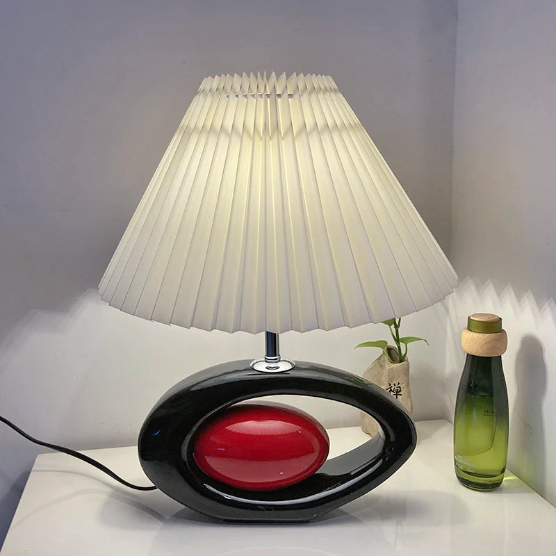 Lampe de chevet dorée dans un salon moderne avec décoration intérieure