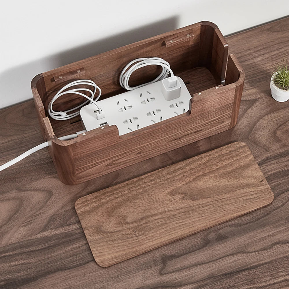 boîte rangement câbles chargeurs bois marron texture naturelle minimaliste poignées smartphone powerbank