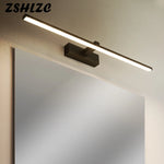 Détail du miroir intégré sur l'applique murale LED
