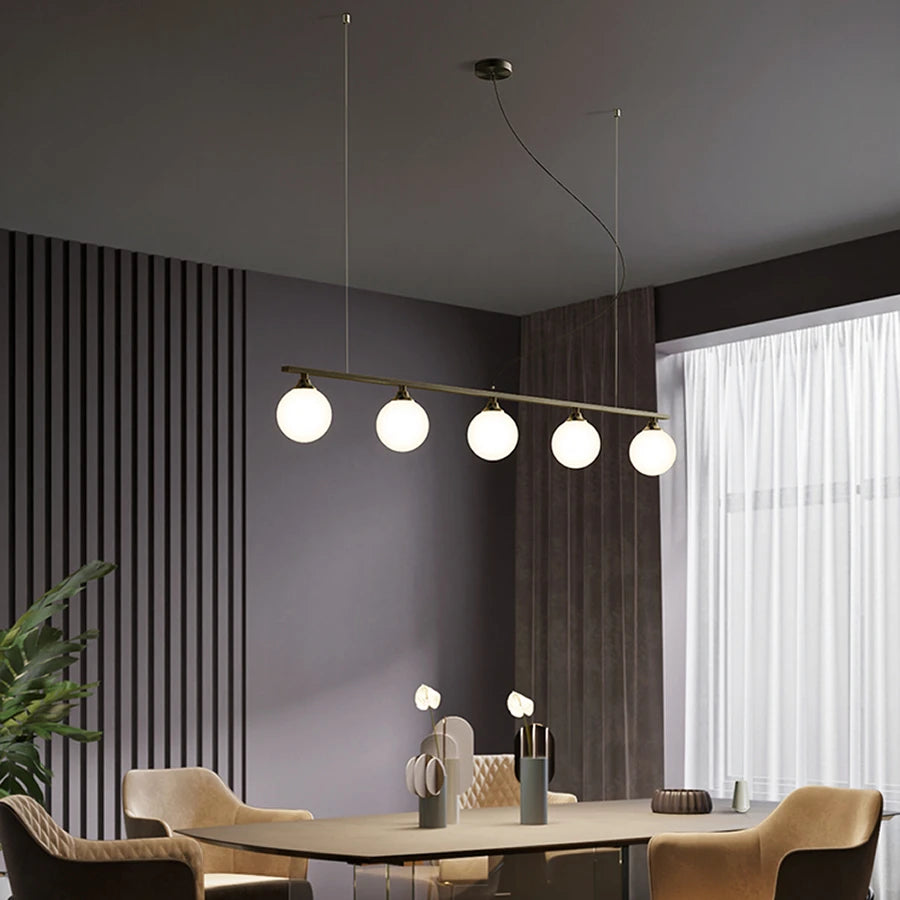 suspension lumineuse or blanc sphères translucides barre horizontale moderne minimaliste chambre salon