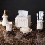 ensemble salle bain blanc doré classique cérémonial distributeur savon tasse buvant support savon porte