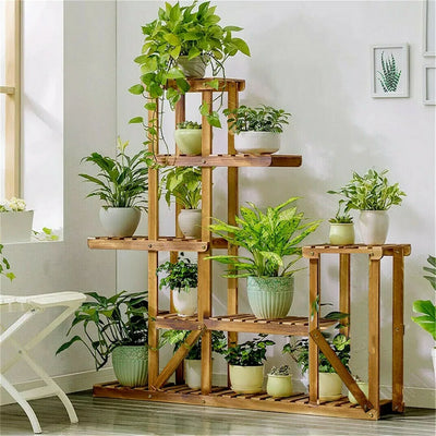 Étagère à plantes en bois 6 niveaux vue de face dans un salon moderne