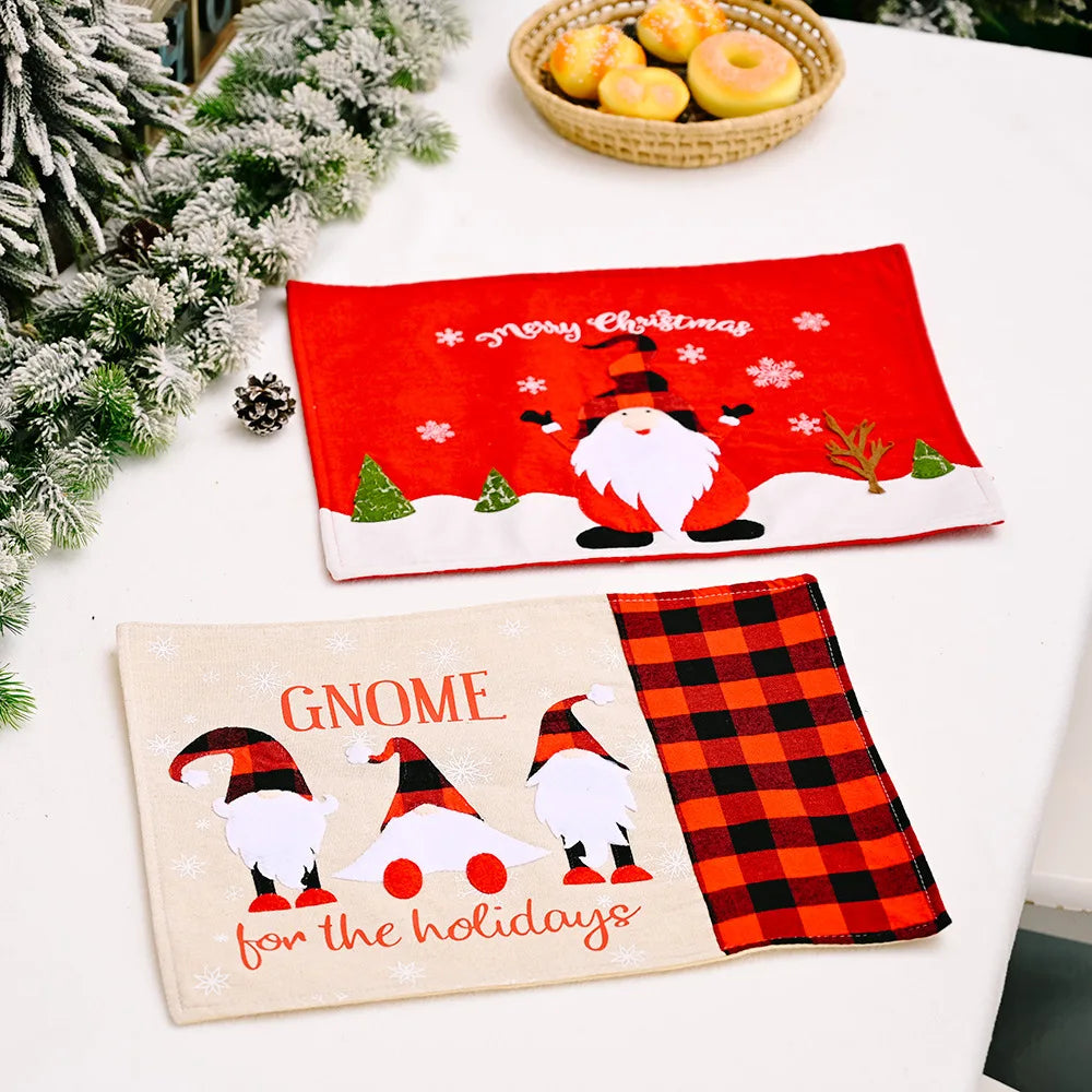 serviettes table noël rouge beige motifs lutins rennes flocons tartan festive decorative