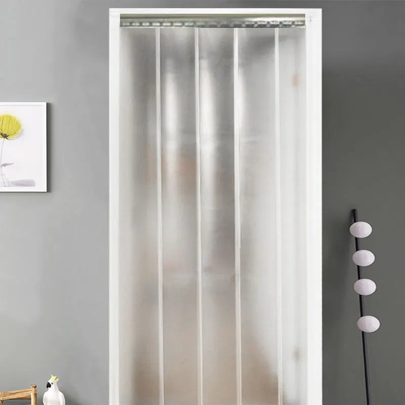 Installation du rideau industriel plastique sur une porte