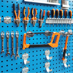 panneau perforé moderne clips paniers métalliques bleu orange gris noir blanc