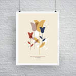 Cette image représente un bouquet de fleurs colorées, telles que des tulipes ou des renoncules, sur un fond blanc. L'image s'accompagne d'une citation de William Shakespeare sur les fleurs comme source de plaisir dans le monde.