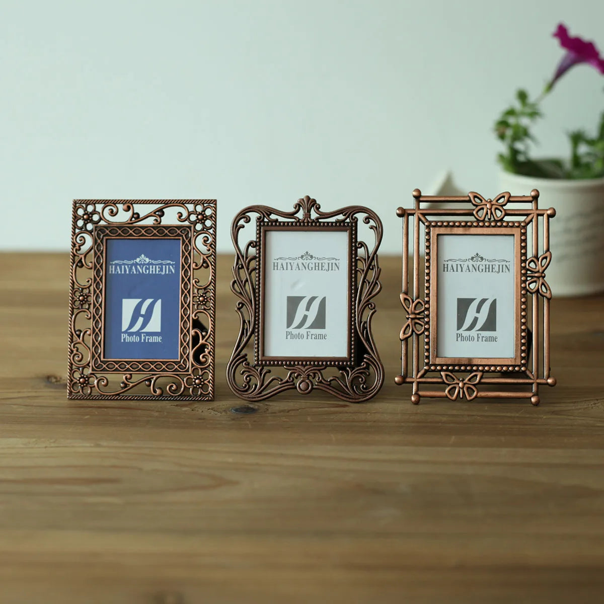 cadre photo pied bronze argenté vintage décor floral complexe métal ornementé