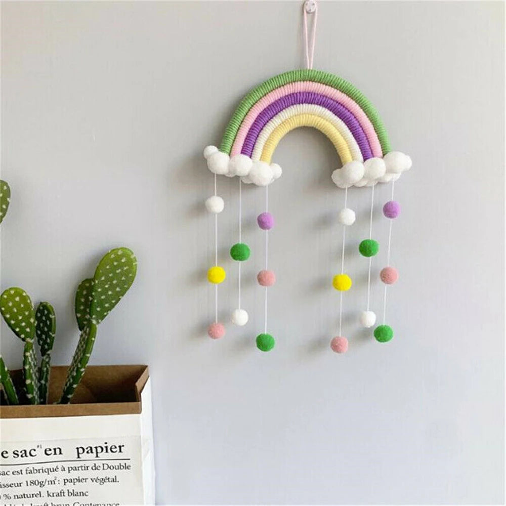 Mobile décoratif arc ciel nuages feutres crochet créatif enfantin