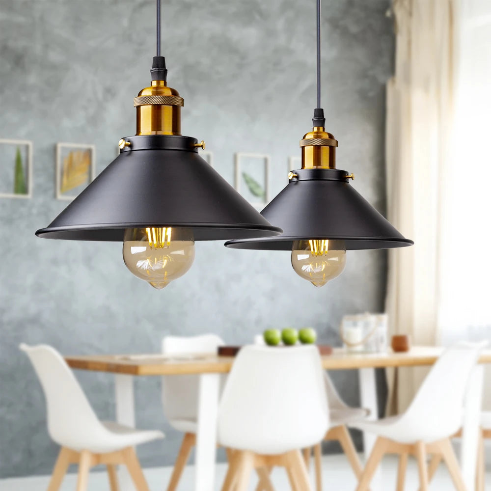Suspension luminaire violette dans une cuisine moderne
