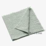 serviette table moderne gris rose pâle franges bord texture rugueuse opacité rustique