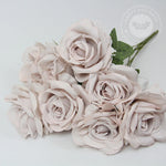 bouquet roses artificielles violettes blanches rose pâle mariage anniversaire décoration intérieure classique