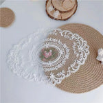 serviettes table brodées dentelle florale classique romantique blanc beige tissu rond opaques