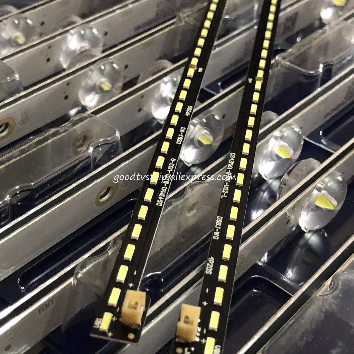 ruban led noir jaune décoration professionnelle ligne leds modernes connecteurs dorés flux lumineux élevé