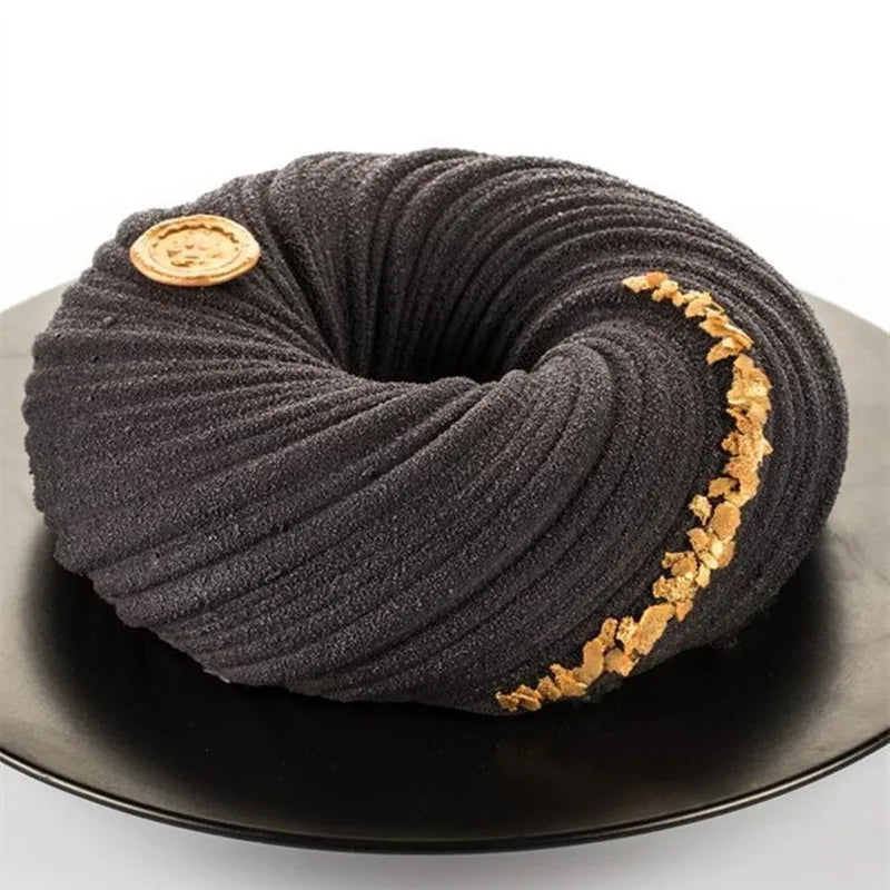 moules silicone pâtisserie gâteaux décorations ondulées motifs floraux modernes élégants textures rouges noirs or