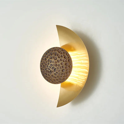 Applique murale demi-lune dorée Helix design