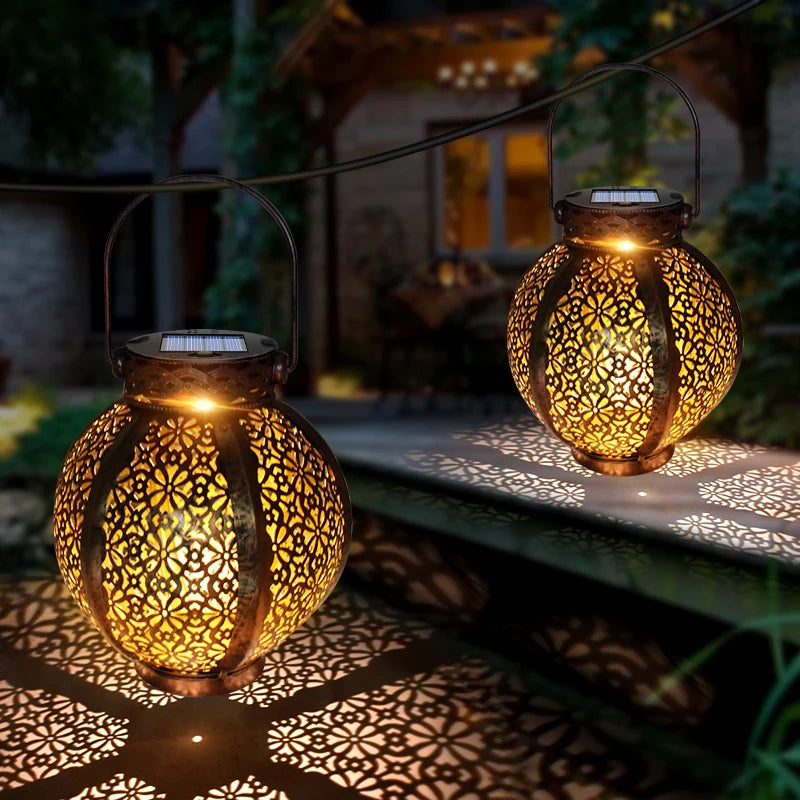 lanterne solaire dorée perforée motifs floraux artisanal rustique extérieur jardin patio led autoinstallation ip65