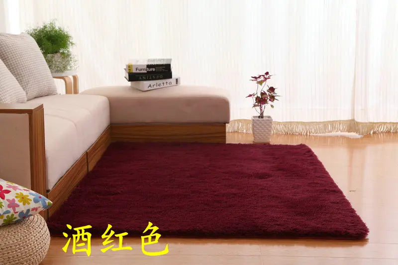 tapis moderne doux uni beige clair rose pâle bleu clair bordure fleurs noires 160cm