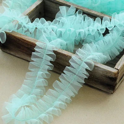 ruban tulle dentelle franges semi transparent rose clair rouge decoration tissu maille ecologique